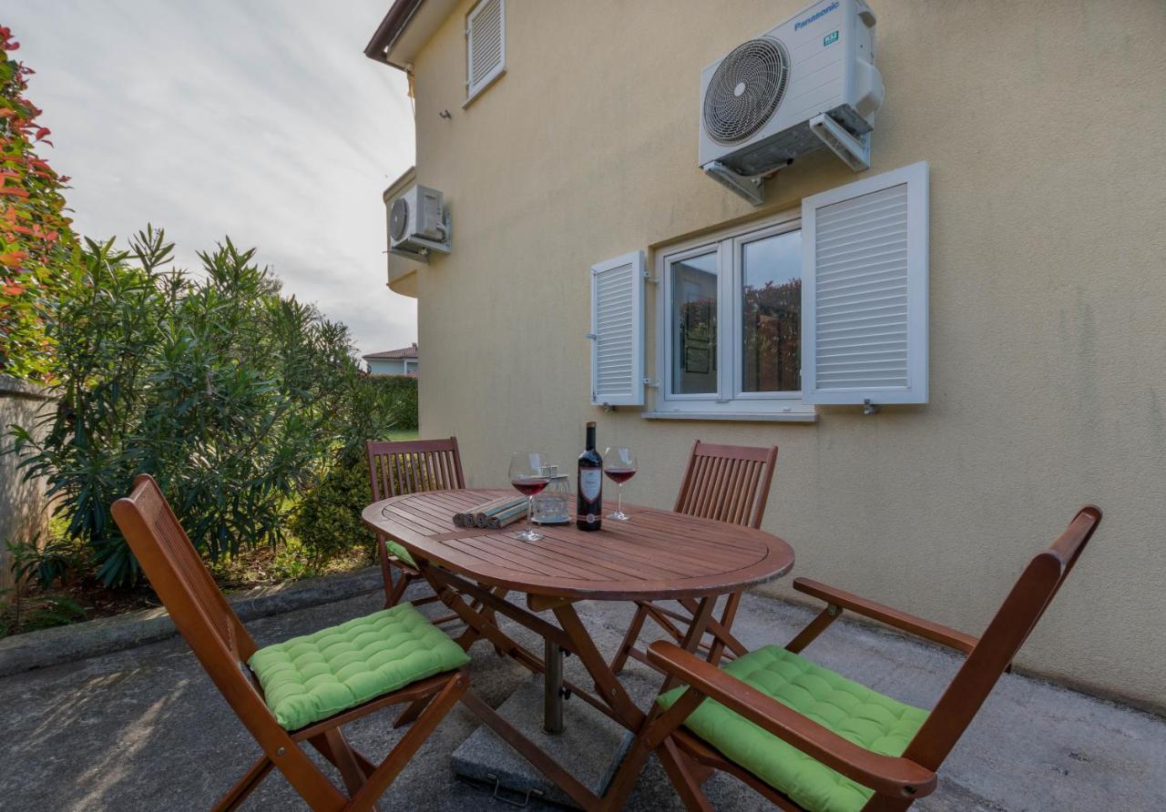 Apartment Lucija, Stinjan PUY Eksteriør bilde