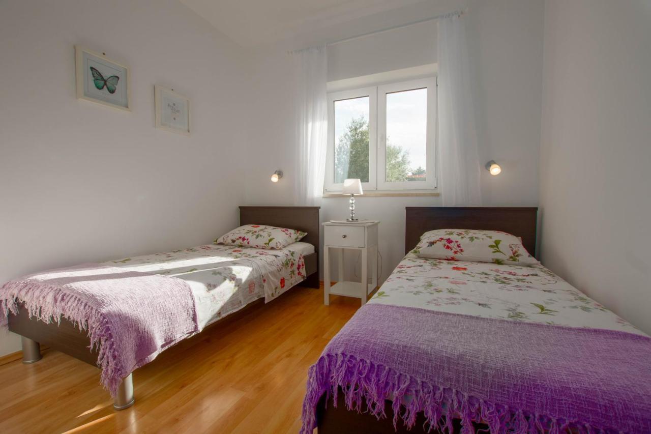 Apartment Lucija, Stinjan PUY Eksteriør bilde