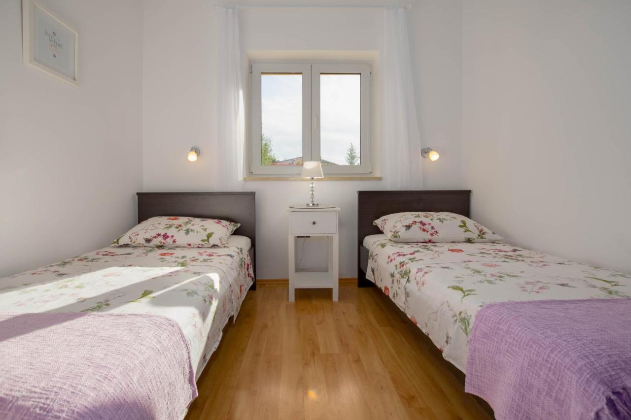 Apartment Lucija, Stinjan PUY Eksteriør bilde