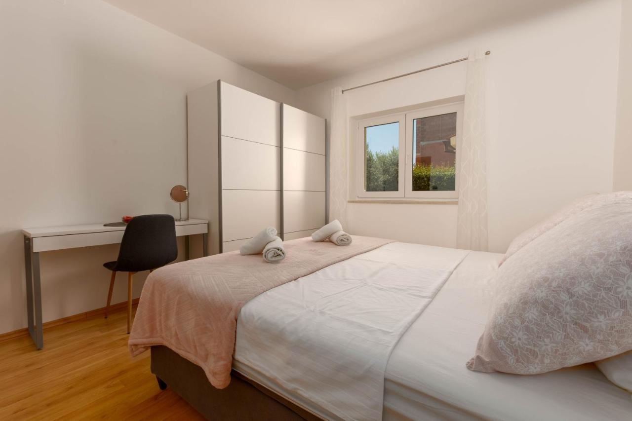 Apartment Lucija, Stinjan PUY Eksteriør bilde